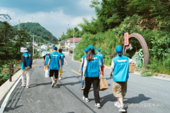 向阳花开实地走访结对助学学生